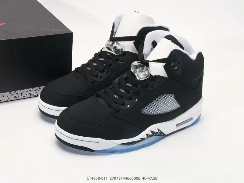 Air Jordan 5 Retro "Oreo" AJ5 乔5 奥利奥 #鞋款以黑、白主色调呈现，注入些许水泥灰点缀 CT4838-011 #27973744663006